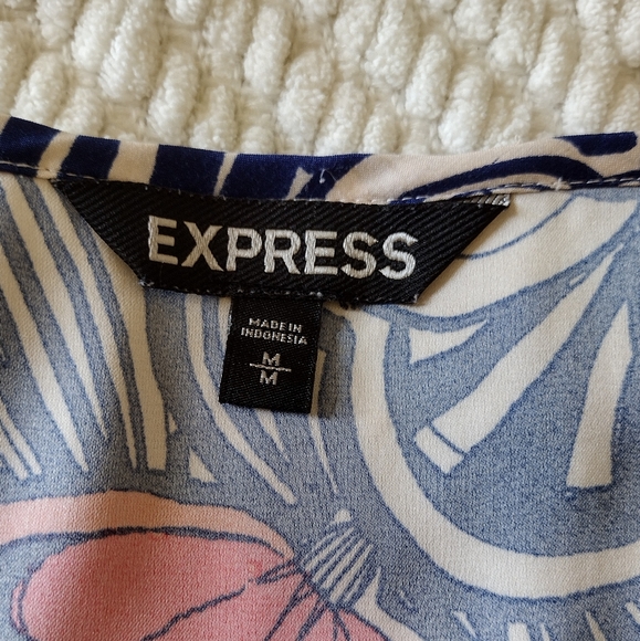 Express Multicolored Floral Print Blouse. - Picture 6 of 7